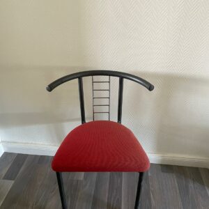 Chaise en tissu et métal