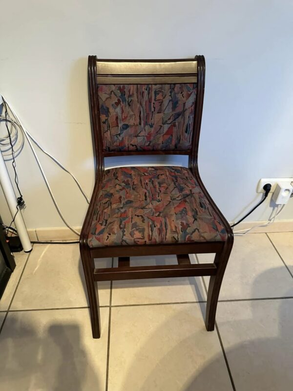 Jolie chaise en merisier