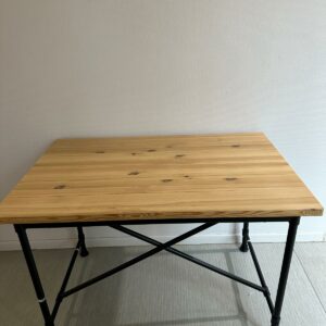 Joli bureau modèle Kullaberg en bois