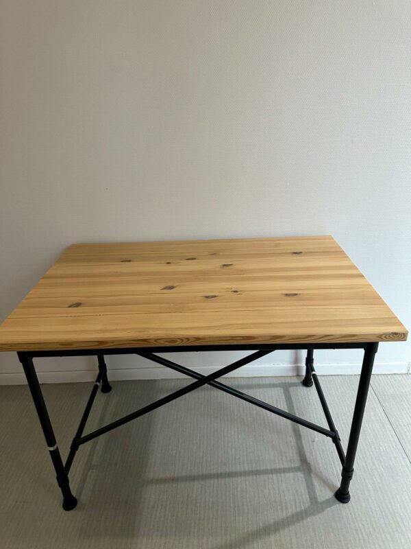 Joli bureau modèle Kullaberg en bois