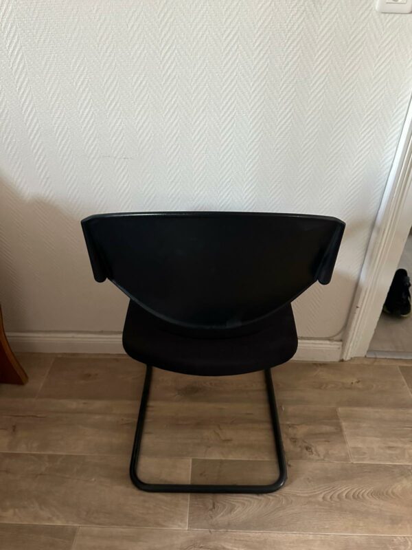 Chaise empilable Giroflex – Image 3