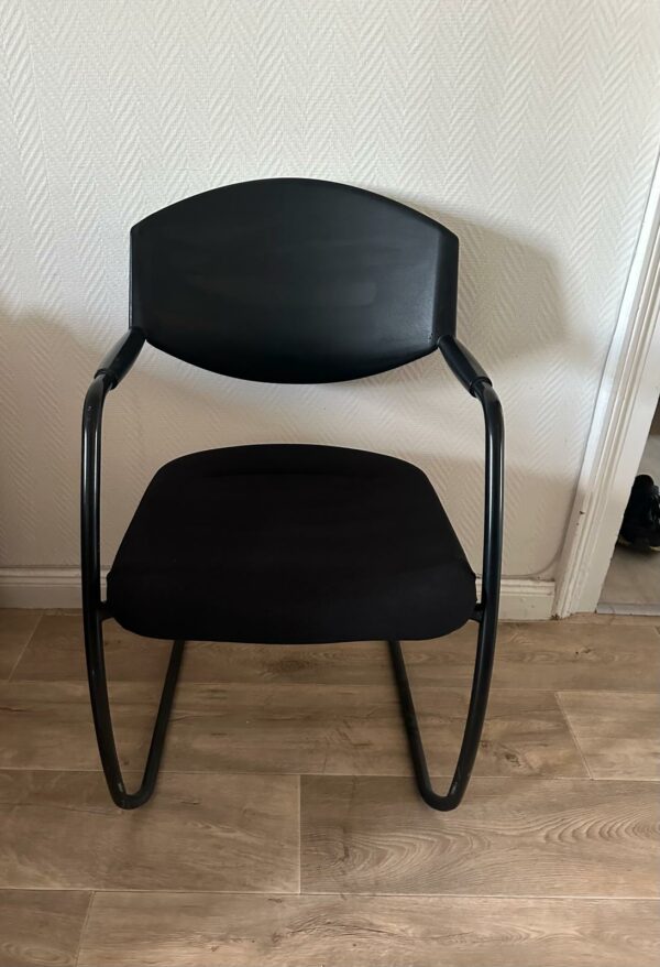 Chaise empilable Giroflex