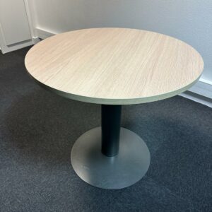 Jolie table ronde professionnel