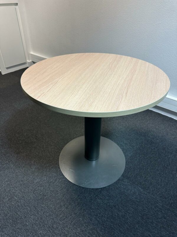 Jolie table ronde professionnel