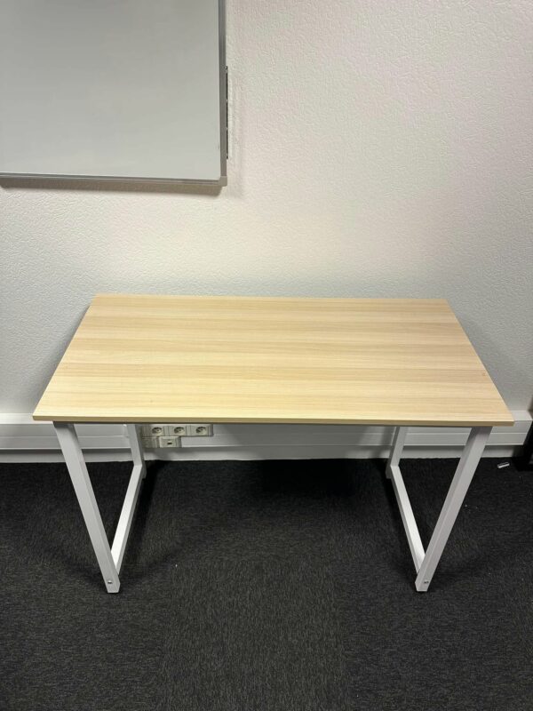 Joli bureau en bois