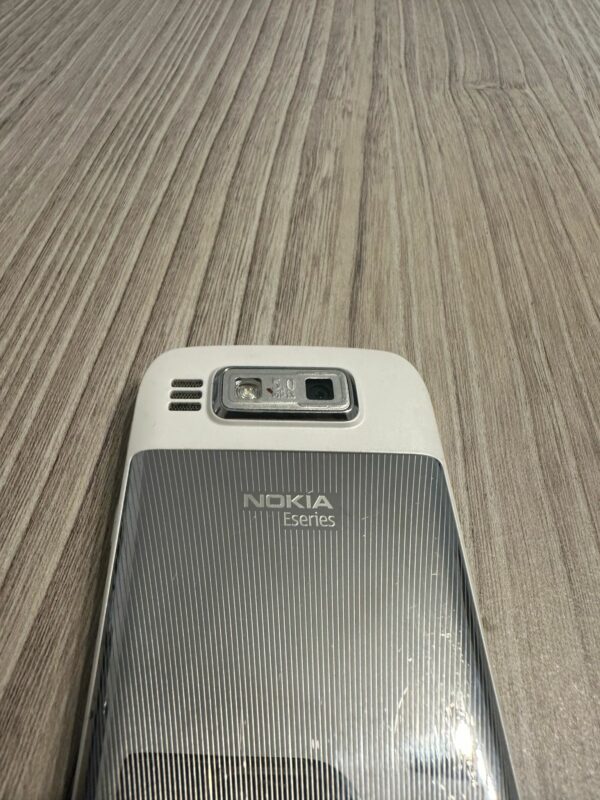 Téléphone Nokia E72 – Image 2