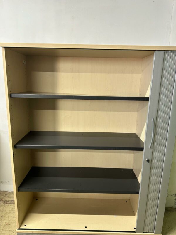 Armoire mi-haute à rideaux – Image 2