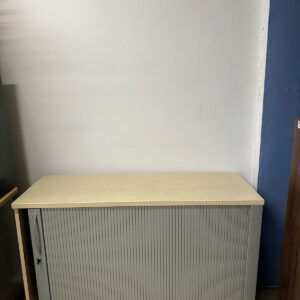 Armoire à rideaux basse