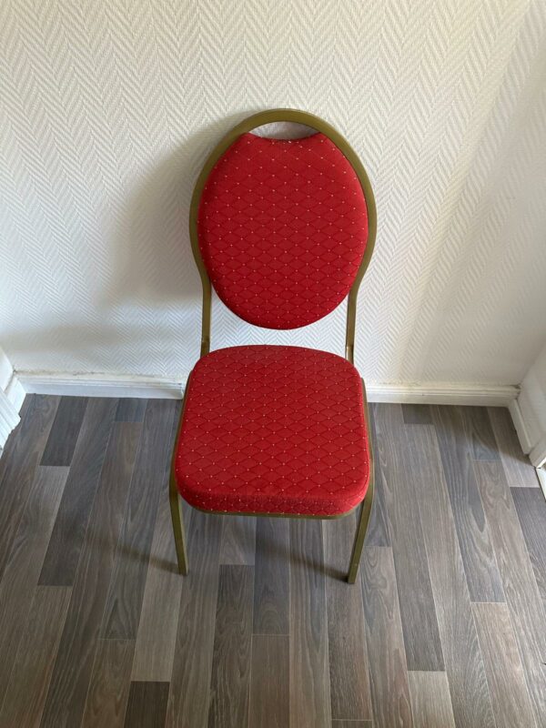 Location chaise fontainebleau empilable