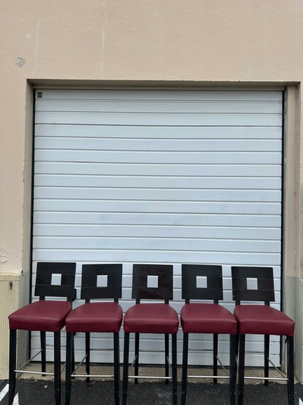 Joli tabouret en cuir