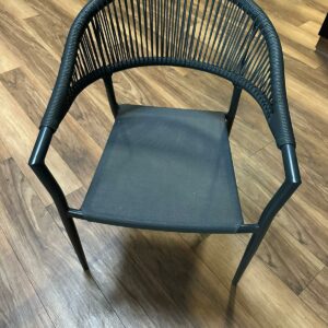 Chaise en rotin avec accoudoir