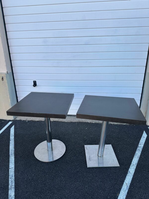 Table carré haut de gamme