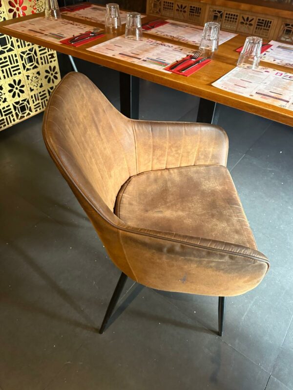 Jolie chaise design avec accoudoir – Image 2