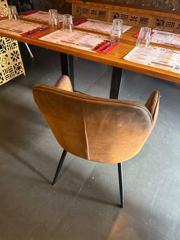 Jolie chaise design avec accoudoir – Image 3
