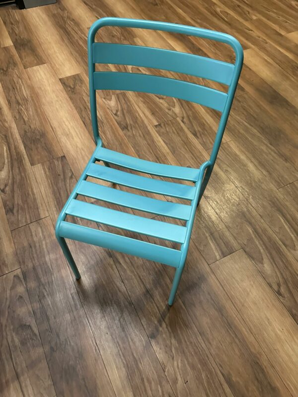 Chaise neuve