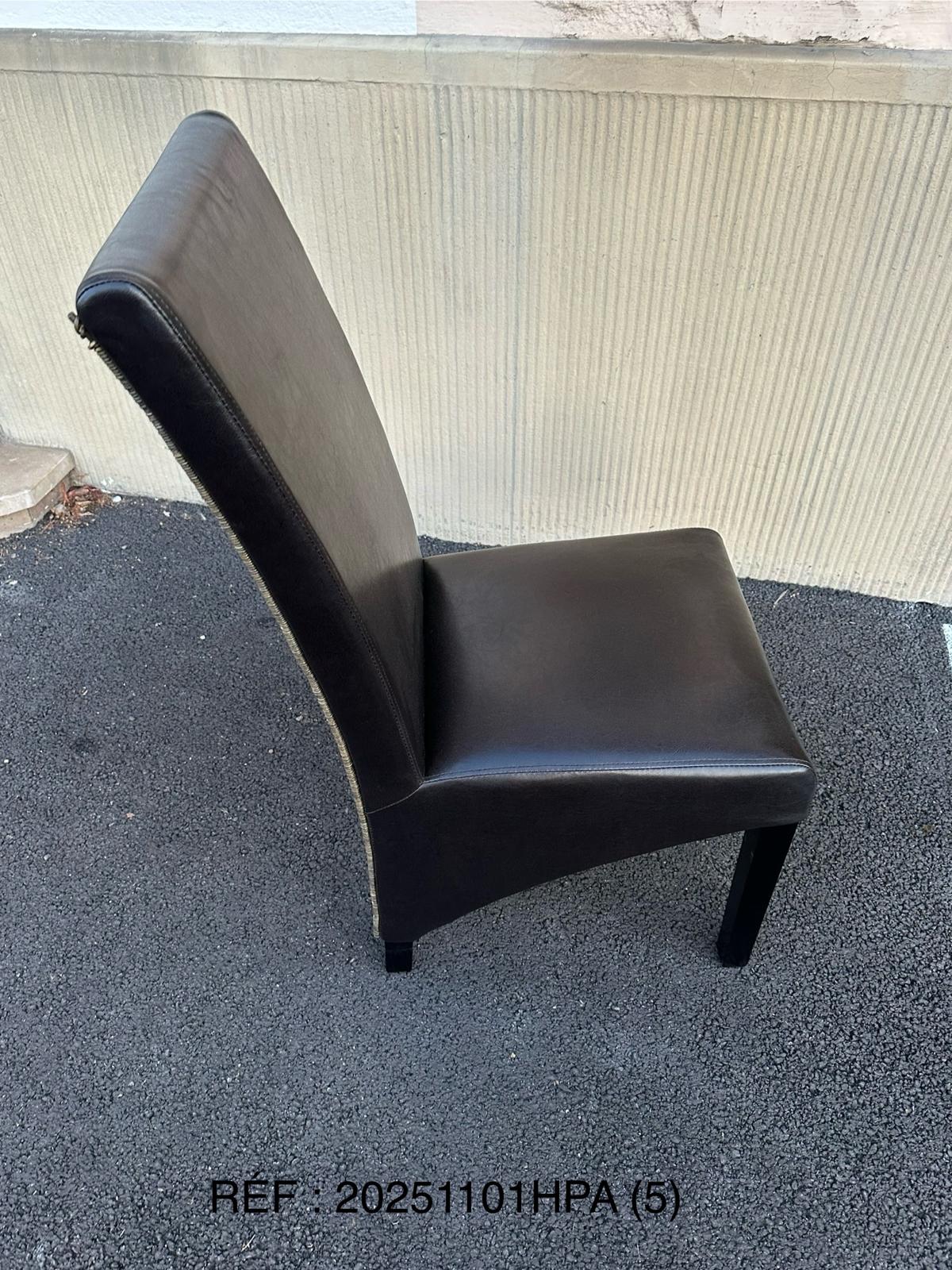 Chaise tressé en bois et similicuir NEUVES