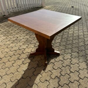 Belle table carré alsacienne
