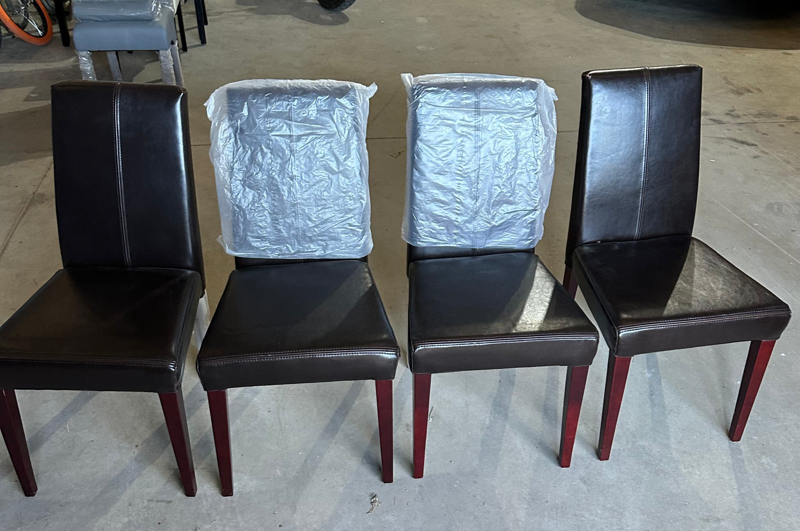 Lot de 4 chaises noir de salle Ă manger NEUVES đ„