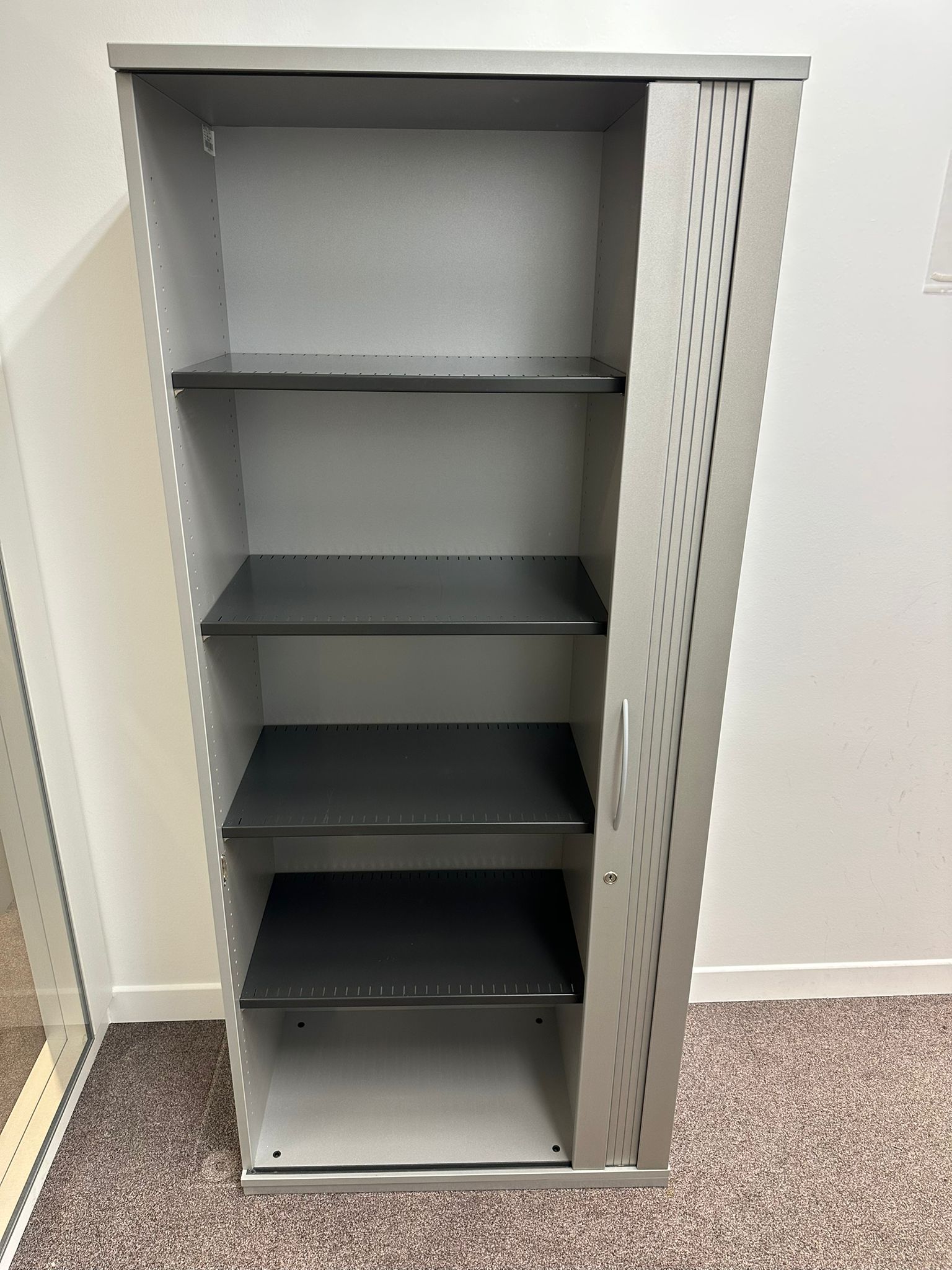 Grande armoire à rideaux – Image 2