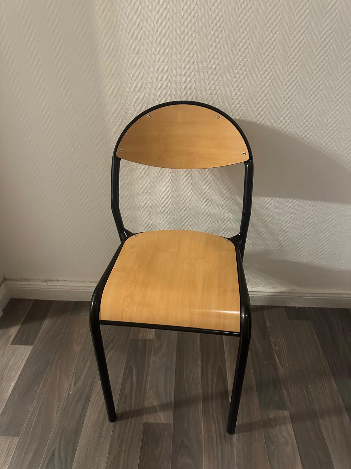 Chaise de collectivité