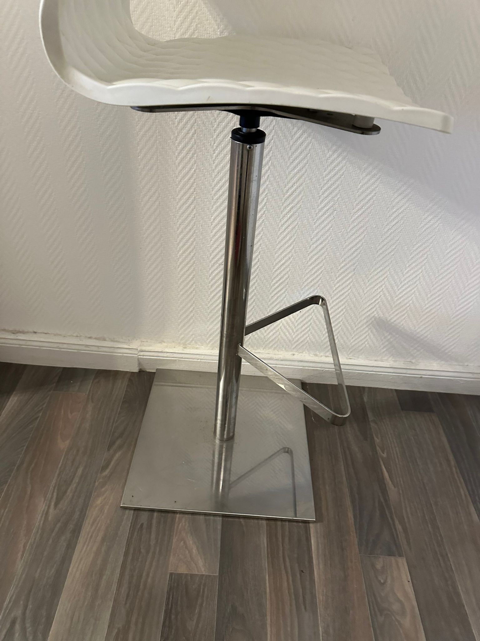 Tabouret haut de gamme metamobil – Image 3