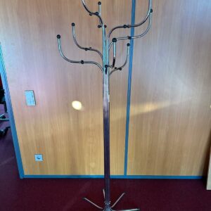 Porte-manteau sur pied design en métal chromé