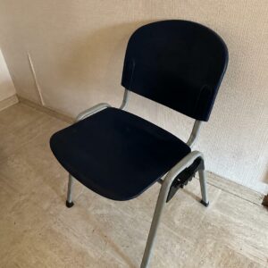 Chaise de collectivité empilable