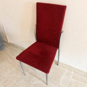 Chaise empilable rouge
