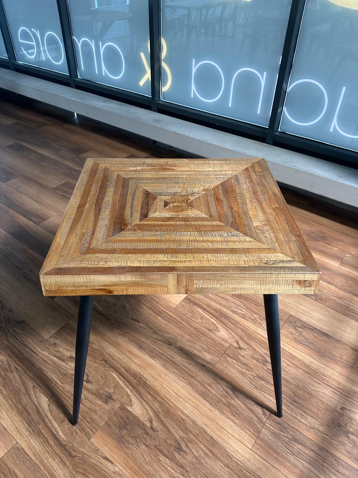 Magnifique table carré en bois (GROS STOCK) – Image 2