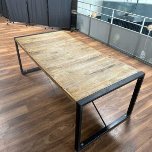 Table industrielle design bois métal